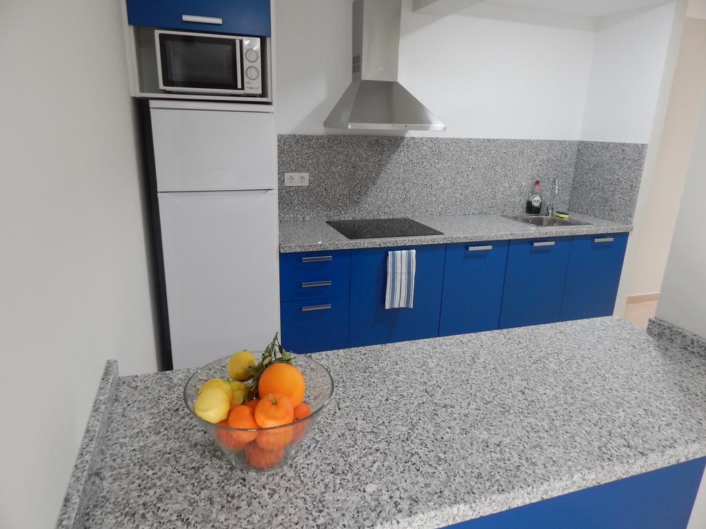 Apartamentos La Rosita Бенидорм Номер фото
