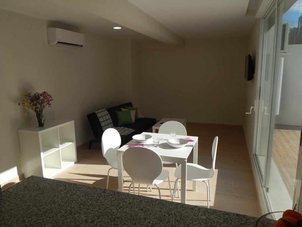 Apartamentos La Rosita Бенидорм Номер фото