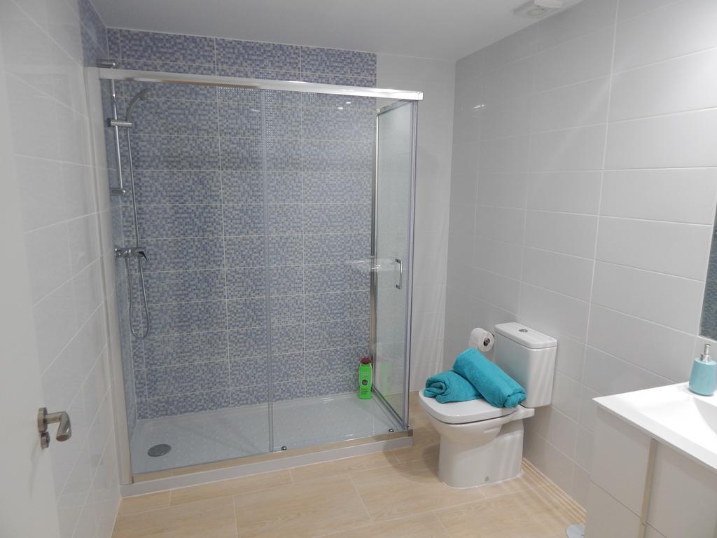 Apartamentos La Rosita Бенидорм Номер фото