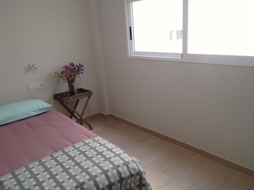 Apartamentos La Rosita Бенидорм Номер фото