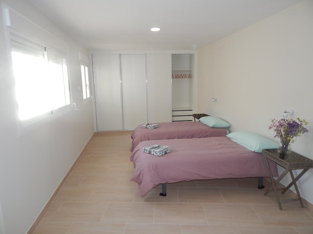 Apartamentos La Rosita Бенидорм Номер фото