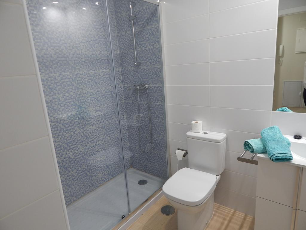 Apartamentos La Rosita Бенидорм Номер фото