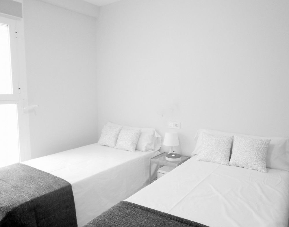 Apartamentos La Rosita Бенидорм Экстерьер фото