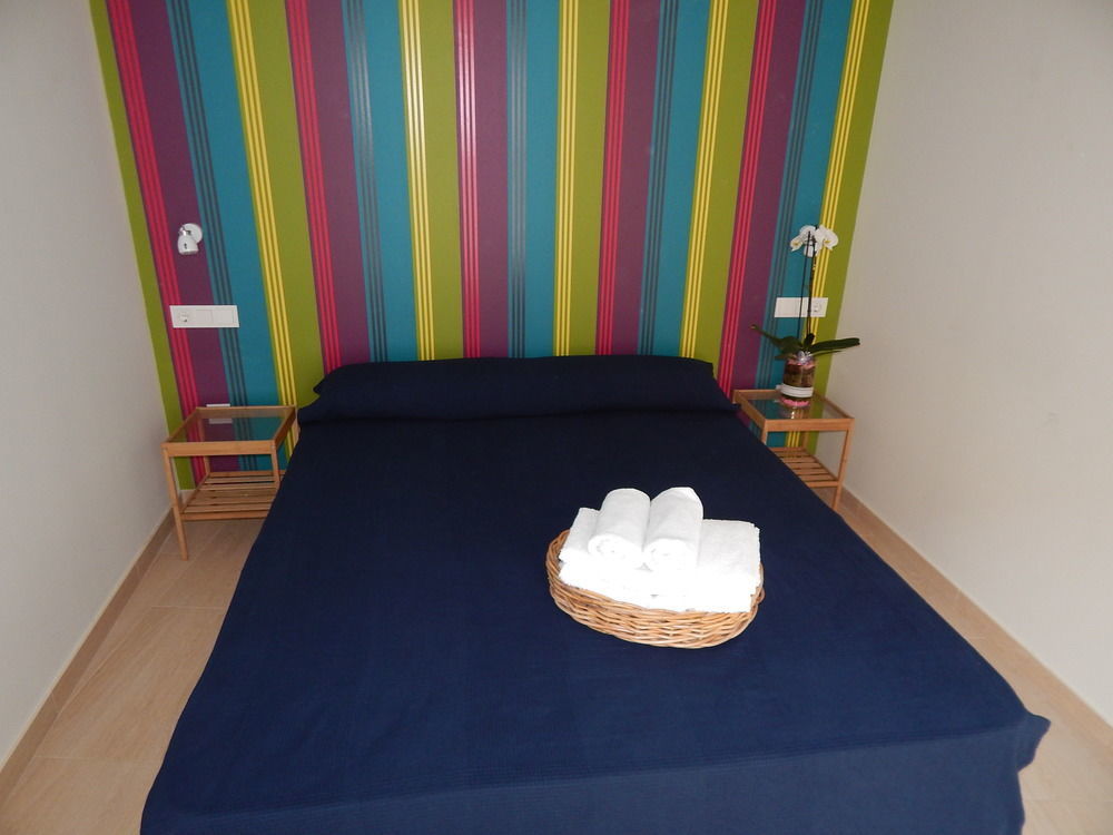 Apartamentos La Rosita Бенидорм Экстерьер фото